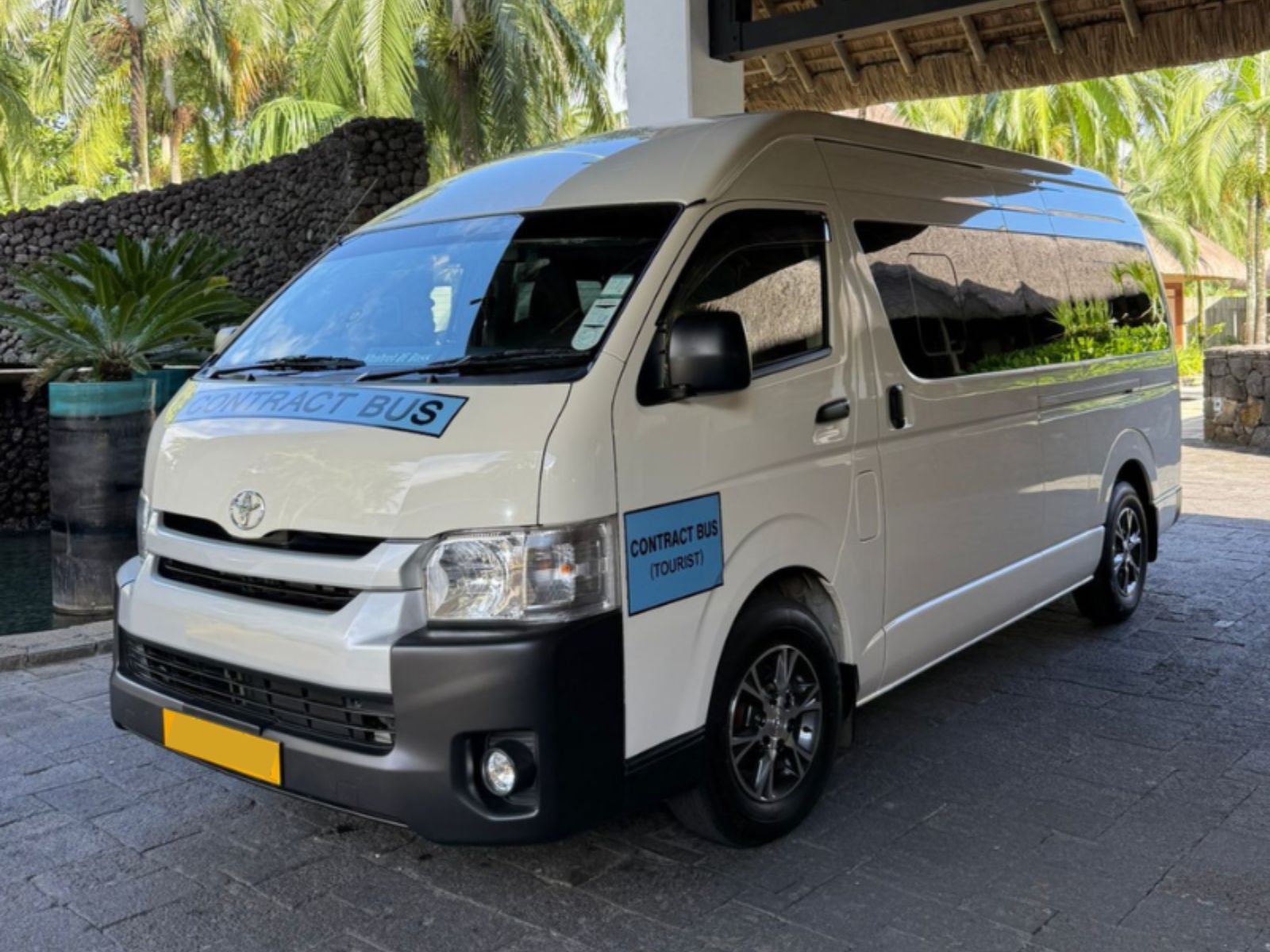 Private airport transfer van taxi from Mauritius SSR Airport to hotel